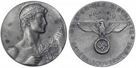 Drittes Reich
Zinkmedaille, graviert Krakau 1942. Meister des Distrikts, Generalgouvernement. 51 mm; im Etui.
vorzüglich, etwas korrodiert