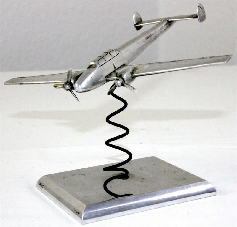 Luftfahrt und Raumfahrt
Flugzeug-Modell, Aluminium auf Sockel, nach Angaben des...