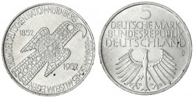 Gedenkmünzen
5 Deutsche Mark, Silber, 1952-1979
Germanisches Museum 1952 D. vorzüglich/Stempelglanz, kl. Schrötlingsriss und kl. Randfehler. Jaeger ...