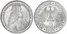Gedenkmünzen
5 Deutsche Mark, Silber, 1952-1979
Markgraf von Baden 1955 G. fast Stempelglanz, Prachtexemplar, selten in dieser Erhaltung. Jaeger 390...