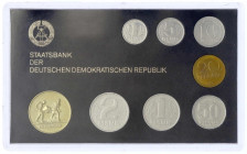Kursmünz- und Gedenksätze
Minisatz von 1 Pfennig bis 2 Mark 1984. In Hartplastik mit Medaille Erzträger.
Stempelglanz