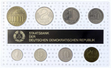 Kursmünz- und Gedenksätze
Kursmünzensatz von 1 Pfennig bis 5 Mark 1989 in Noppenplastik.
Stempelglanz