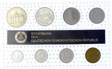 Kursmünz- und Gedenksätze
Kursmünzensatz von 1 Pfennig bis 5 Mark 1990. In Noppenplastik.
Stempelglanz