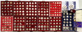 Sammlungen allgemein
Hunderte Münzen und Medaillen im Leuchtturm-Alukoffer und in Sammelschatulle. Von alt bis neu, viel Silber, vor allem Österreich...