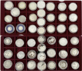 Sammlungen allgemein
Sammlung "Die faszinierende Geschichte der Seefahrt" in roter Schatulle. 45 Silbermünzen: Kuba, Samoa, Belize, Vietnam, Vanuatu,...