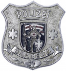 Deutschland
BRD, seit 1948
Aluminiumabzeichen der Polizei Bamberg mit eingeschlagener Nummer 57. 1950er Jahre. 65 X 70 mm.
vorzüglich