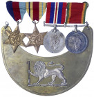 Grossbritannien
George VI., 1937-1952
Vierer-Ordenspange: 1939-1945 Star, Africa-Star, 1939-1945 Medal, Africa Service Medal. Dazu: Ringkragen (Gorg...