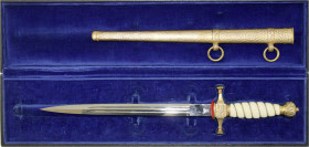 Blankwaffen
Deutschland
Drittes Reich: Marine-Offiziersdolch der kaiserlichen Marine in Scheide, Hersteller WKC, Solingen. Gesamtlänge 41 cm. Im Ori...