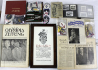 Lots
Interessanter Posten, bestehend aus zahlreichen Effekten und Stoffabzeichen, vor allem der Marine, dann Alben mit Fotos des Reichsarbeitsdienste...