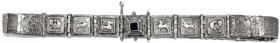 Schmuck
Kaukasischer Brautgürtel des 19. Jh. Gurt aus 13 geflochtenen Silberdrahtschnüren, verbunden durch Scharniere mit 7 Elementen (6 davon mit Fa...