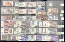 Lots
Ausland
Alle Welt, schöne Sammlung von 51 Musterscheinen „Specimen“ im Album. Dabei Böhmen & Mähren, Kap Verde, Kongo Dem. Rep., Nordkorea, Zai...