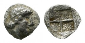 Ionia, Kolophon. ca.500-450 BC. AR Tetartemorion (5mm, 0.10g). Laureate head of Apollo right. / Quadripartite incuse square. Slg. Klein 364, vgl. Miln...