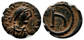 Tiberius II Constantine, AD.578-582. Æ Pentanummium (15mm, 1.72g). Constantinople mint. δ M TIЬ CONT P P AV. Diademed, draped, and cuirassed bust righ...