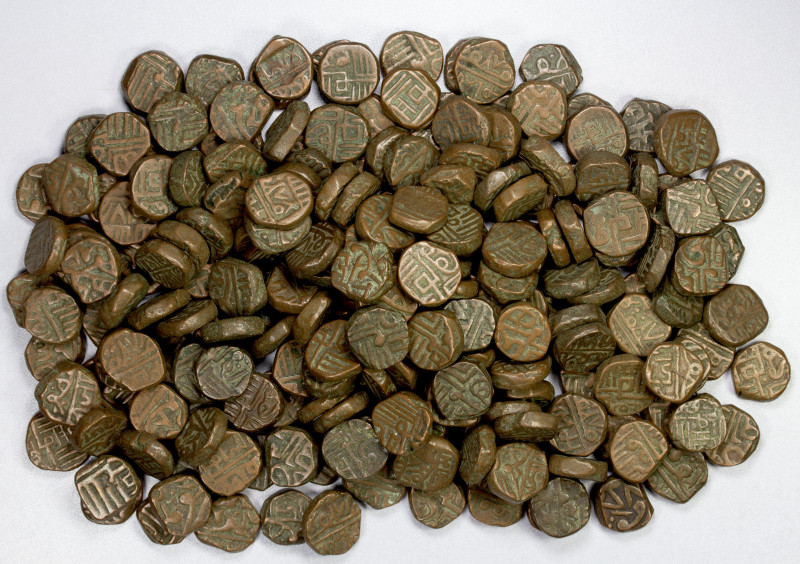 NAWANAGAR: LOT of 215 copper dokdas, 18th-19th century, almost all of type KM-2,...