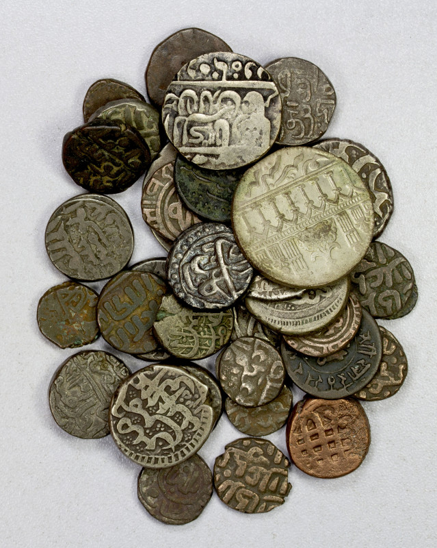 INDIA: LOT of 33 coins, including 1 Mughal (Akbar AR ½ rupee Kabul Ilahi 46 Azar...