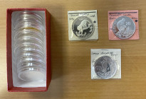 WORLDWIDE: LOT of 13 coins and 1 medal, ASW 8.3411, including Primate coins: Cook Islands (1 pc), Madagascar (1), The Gambia (1), Belize (1), Togo (3)...