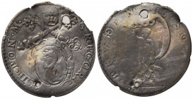 FANO. Gregorio XIII (1572-1585). Giulio Ag. (2,68 g). Stemma - La Fortuna nuda in piedi su una conchiglia tiene una vela rigonfia. MIR 1263 - R2. Luci...