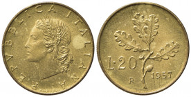 REPUBBLICA ITALIANA. 20 lire 1957 gambo largo "Quercia". Gig. 192a. Macchioline. FDC