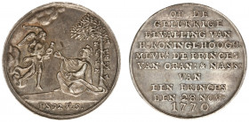 Historiepenningen - 1770 - Medal 'Geboorte van prinses Louise van Oranje' by J.W. Marmé (VvL.442) - Obv. Dutch Maiden under tree receives child from a...