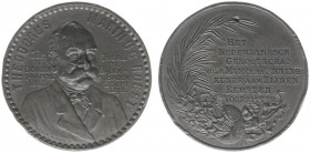 Historiepenningen - 1898 - Penning 'Eerbetoon NGvMP aan zijn eerste voorzitter T. M. Roest' door J.P.M. Menger - VZ Borstbeeld n.r. / KZ Blader- en pa...