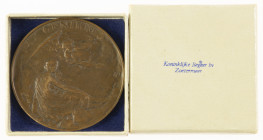 Historiepenningen - 1907 - Medal 'Eerste Steenlegging van het Vredespaleis' by H. Makkink (KB.113/4) - Obv. Bust Carnegie half right / Rev. Woman and ...