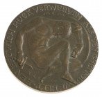 Historiepenningen - 1945 - Large format medal 'Bevrijding' by Wenckebach, struck for 'Stichting 1940-1945' - Obv. Dutch lion trampling swastika / Rev....