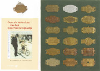 Complete series of 20 'Rijwielbelastingplaatjes' (1924 - 1940/41), the first 18 on a dark green wall plate, together with the 2005 publication of Grap...