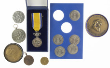 Lot medals incl. Medaille Oranje Nassau, 'Kamp Westerbork 1945-1995', set Dommetjes, prize medal tug-of-war, and Czech medal Death of T.G. Masaryk 193...