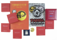 China - Very interesting lot with various Panda Medals, issued by China for the Berlin World Money Fair in silver, silver gilt, copper gilt, trimetall...