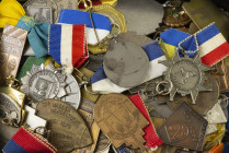 Box with appr. 125 prize medals mainly walking clubs