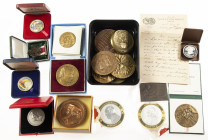 World - Lot of ca. 21 mostly modern medals some big format, incl. titanium medals Ferrari, jugendstil plaquette Exposition Milano 1906, Papal medal Je...