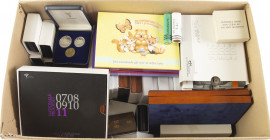 Euros - Box with various products KNM a.w. euro proofsets, BU-sets, babysets, 5 gulden 2000 proof with 'klein muntmeesterteken' (5 pcs) etc.
