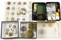 World - A lot of medals in boxes, album pages and cassettes, inc. écu's, medals, municipal jubilee-medals, SMN-tokens, prize medals, some silver - add...