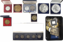 Interesting lot medals incl. 'Birthday Masaryk 1935' silver, 'Pius XII priest jubilee 1949', prize medals incl. silver, religious medals, Trouwe Diens...