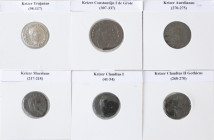 Ancient coins in lots - Roman coinage - A small lot Roman coins: a Denarius of Traianus, a medium large Follis of Constantinus I, 2 Antoniniani (Aurel...