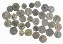 Ancient coins in lots - Roman coinage - A small collection Roman coins, mainly small Folles but also some Antoniniani, several emperors and mints, in ...