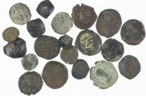 Ancient coins in lots - Byzantine coinage - A lot with Byzantine bronzes, larger and smaller Folles and also c. 6 AE Trachys - in total c. 20 coins in...
