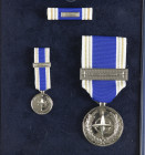 Miscellaneous - Nato Meritorious Service Medal, in case of issue, including miniature and ribbon bar, rare