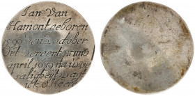 Round silver plate with engraved inscription, has apparently been attached to something: 'Jan van Hamont geboren 1599 den 2 october dit vereert primo ...