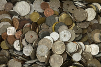 Kilos - Box with appr. 8 kilo various world coins..