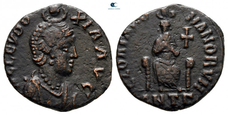 Aelia Eudoxia AD 400-404. Antioch
Follis Æ

15 mm, 2,09 g



nearly very ...