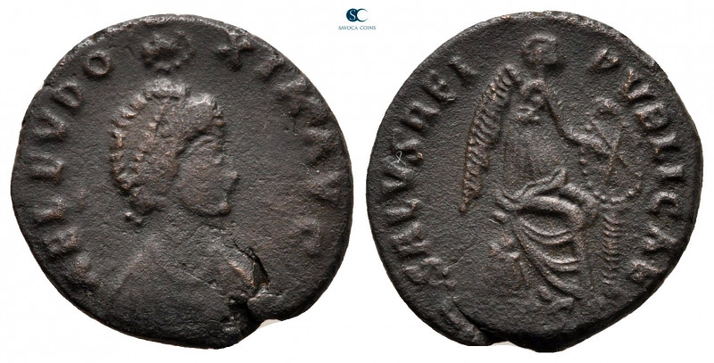 Aelia Eudoxia AD 400-404. Uncertain mint
Follis Æ

17 mm, 2,28 g



nearl...