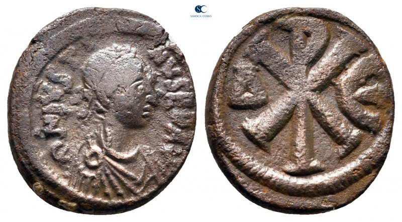 Justin I AD 518-527. Constantinople
Pentanummium Æ

15 mm, 2,19 g



very...