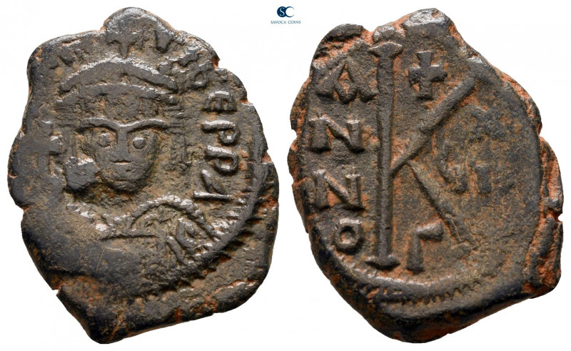 Maurice Tiberius AD 582-602. Constantinople
Half Follis or 20 Nummi Æ

21 mm,...