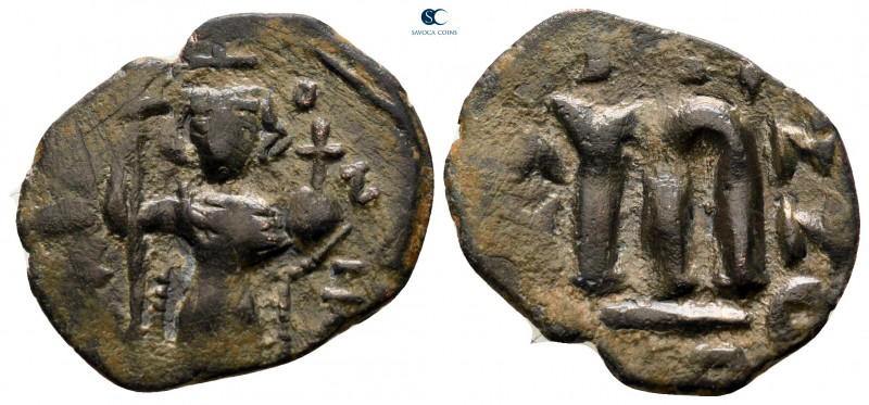 Constans II AD 641-668. Constantinople
Follis or 40 Nummi Æ

22 mm, 2,54 g
...