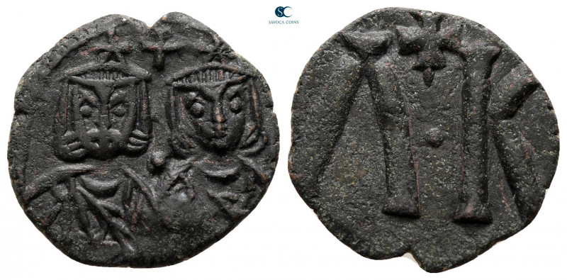 Leo V and Constantine AD 813-820. Syracuse
Follis Æ

18 mm, 2,45 g



ver...