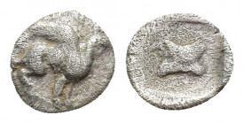 TROAS. Assos. Teteartemorion (Circa 480-450 BC). 0.2g 6.7mm Obv: Griffin crouching right. Rev: Astragalos within incuse square.
