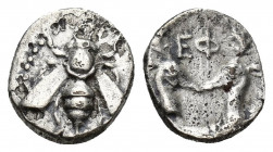 Ionia. Ephesos circa 390-325 BC. Diobol AR 10.8 mm., 1,2 g. Bee / EΦ, confronted heads of stags.