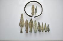 Greek and Roman mixed lot 11 pieces.10 pieces arrowhead and a bracelet.SOLD AS SEEN NO RETURN.