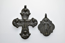 Lot of 2 ancient objects.
Left object 12th century AD. A bronze byzantine reliquary cross pendant formed with hinge lugs above and below containing fa...